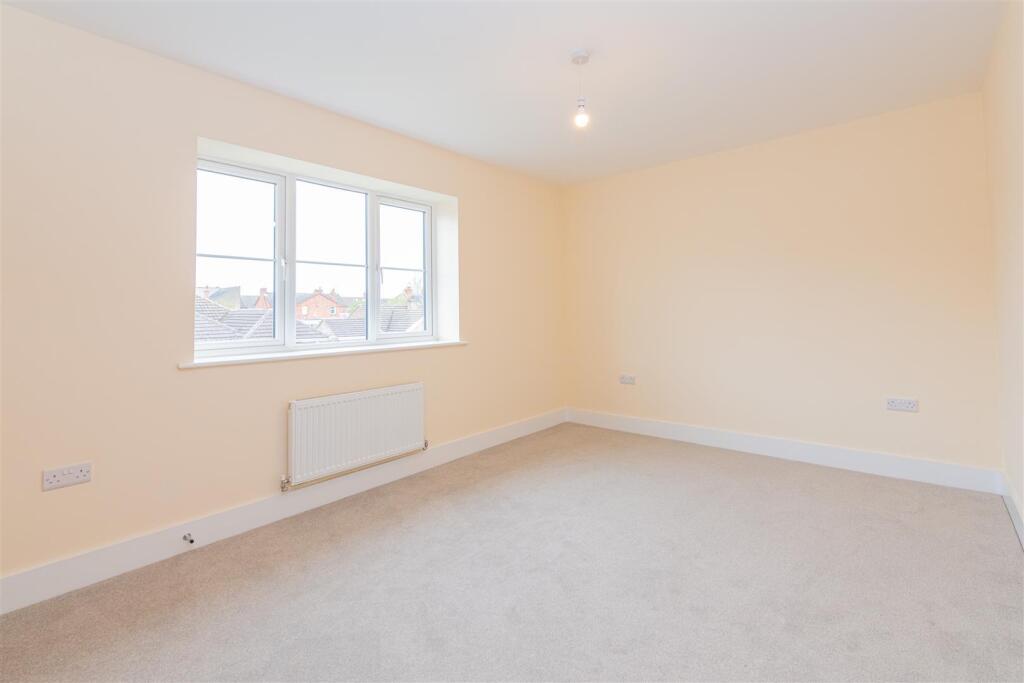 House in Kettering, Brambleside - More