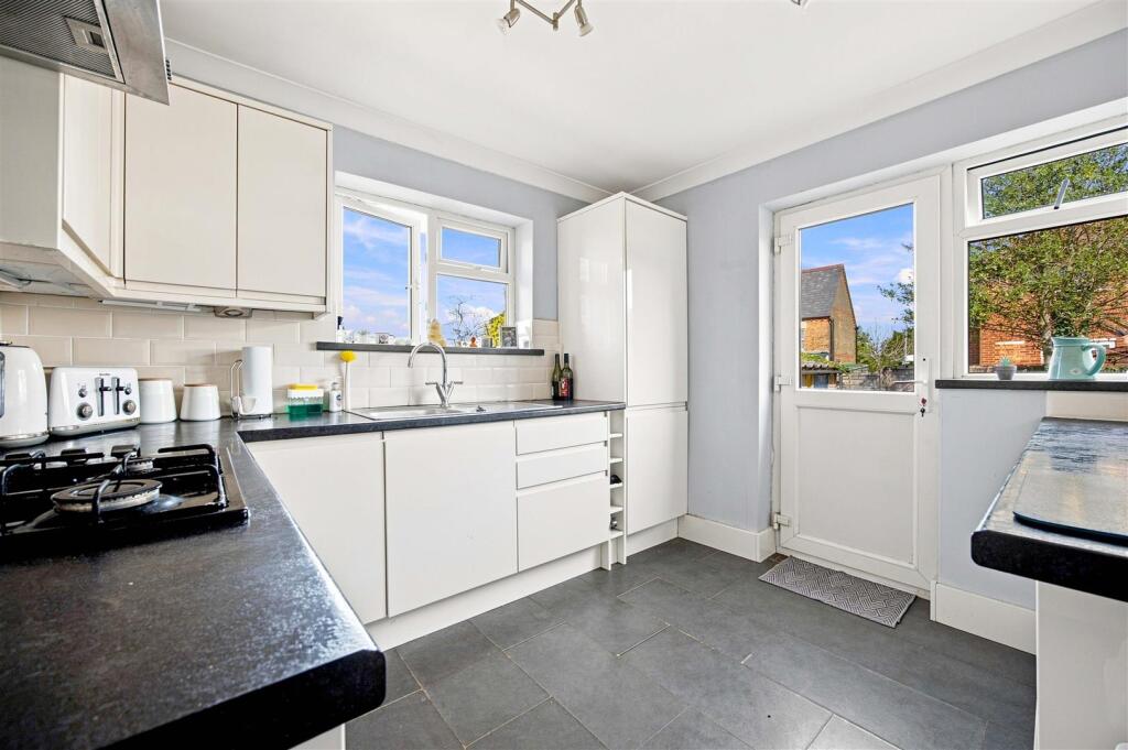 Apartment in London - View 3
