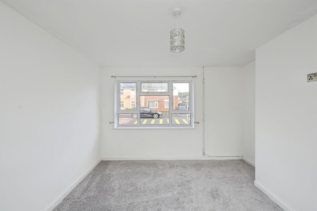 House in Ystalyfera, Neath Port Talbot - View 4