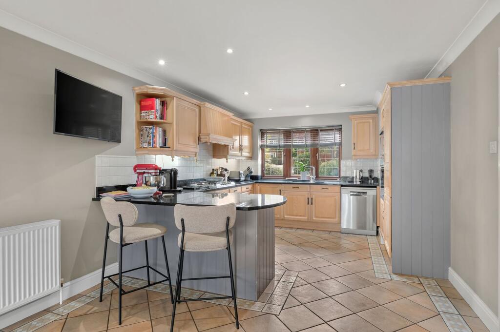 House in Weybridge - View 4