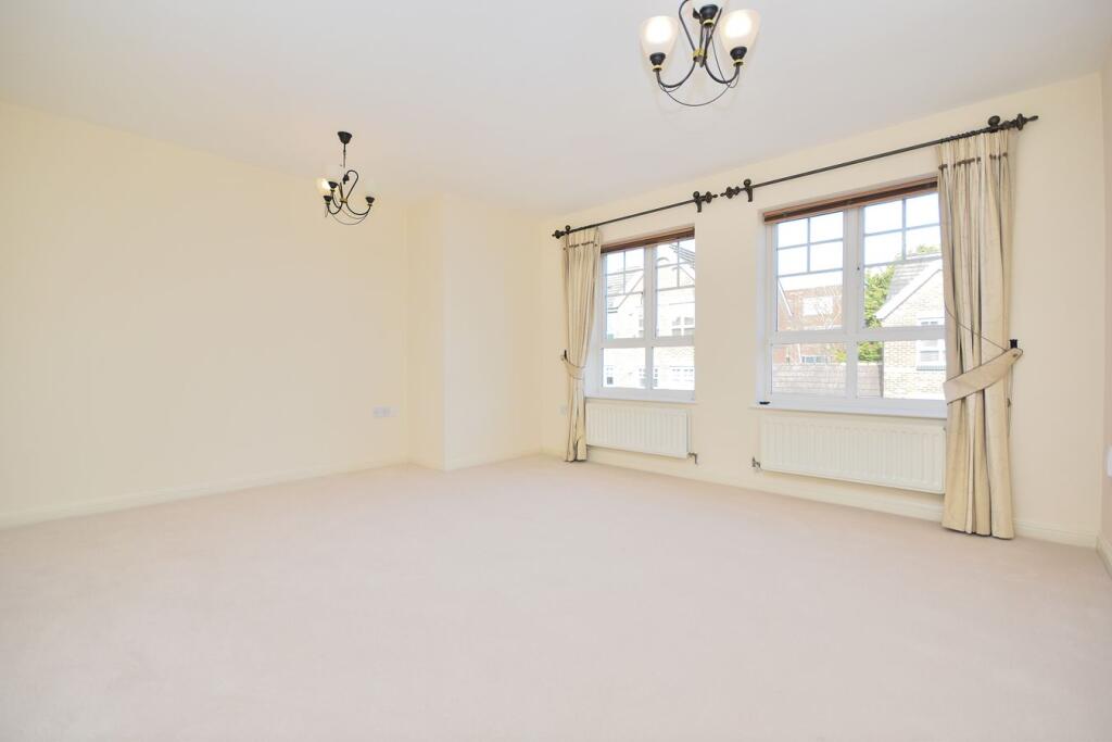 Apartment in Northampton - View 3