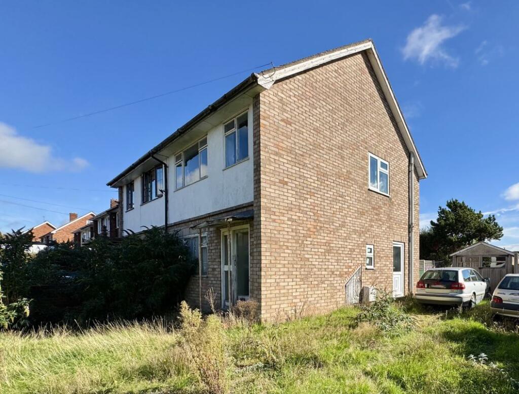 3-bed semi-detached on 82 Barnmeadow Road, Newport, Shropshire, TF10 7NU, £120,000