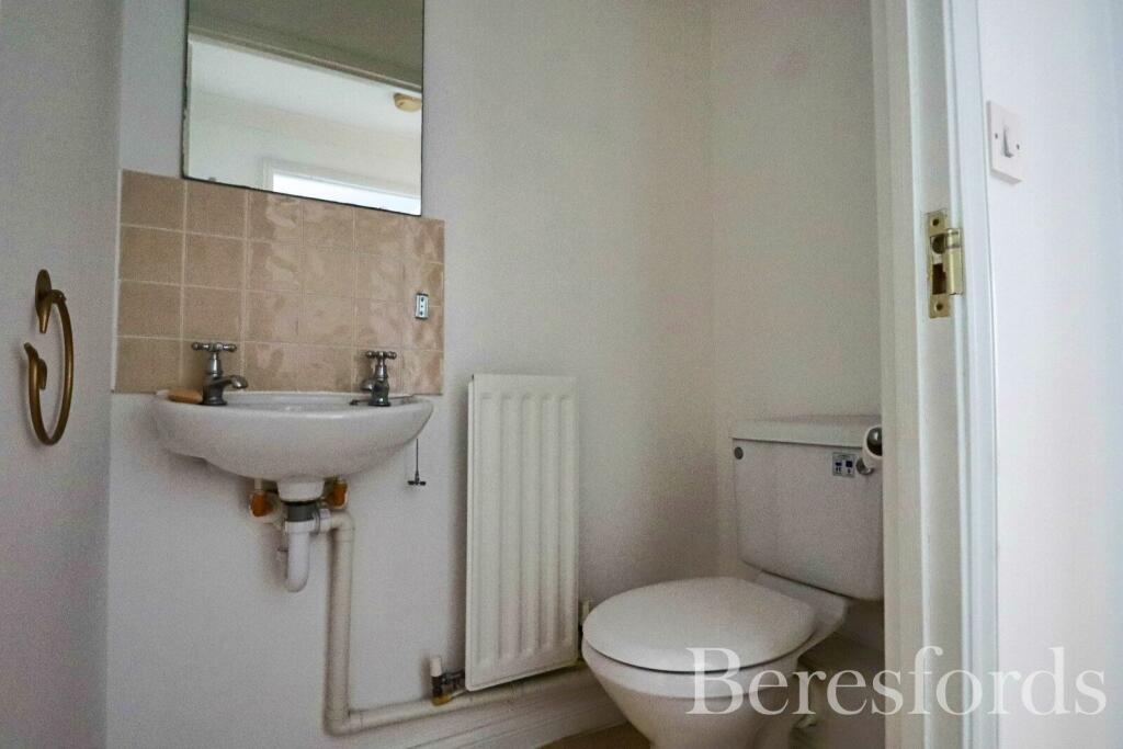 House in Chelmsford, Chancellor Park, Chelmer - More