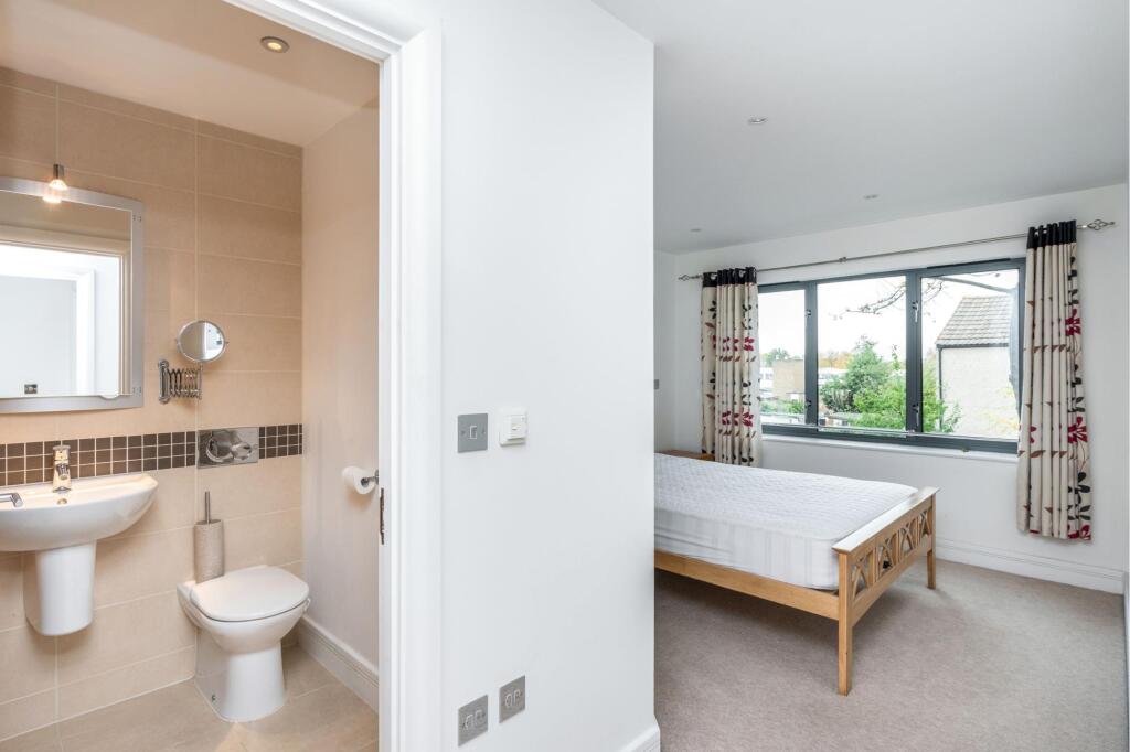 Apartment in Sutton - More