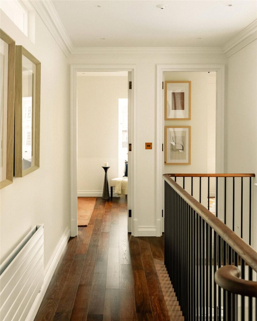 Apartment in London, Mayfair - More