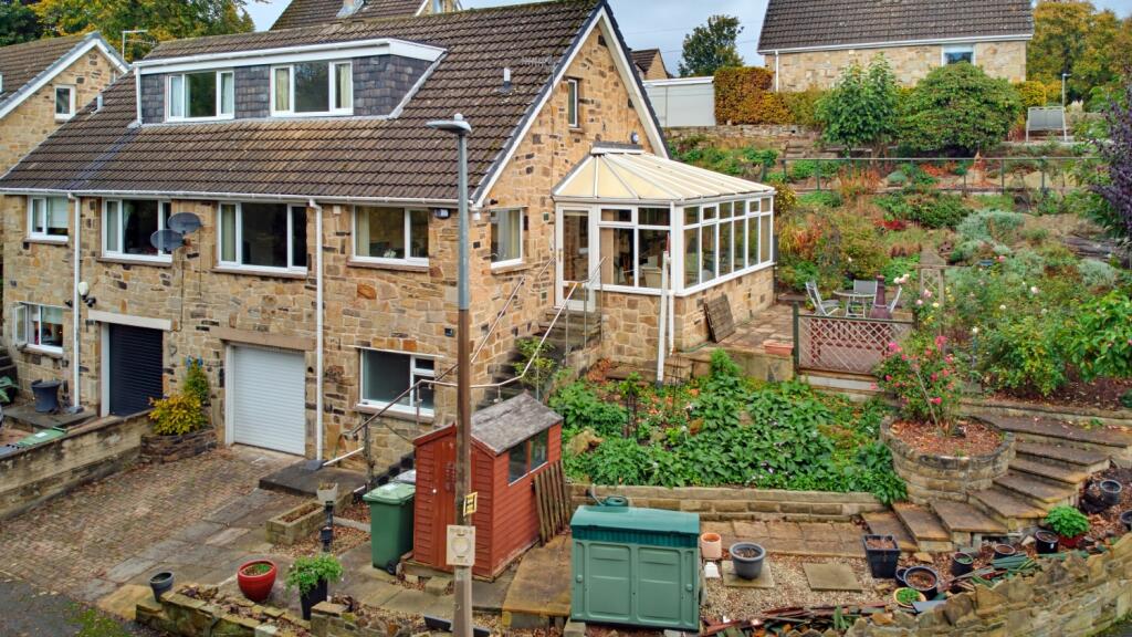 2-bed semi-detached on 41 Deadmanstone, Huddersfield, £265,000