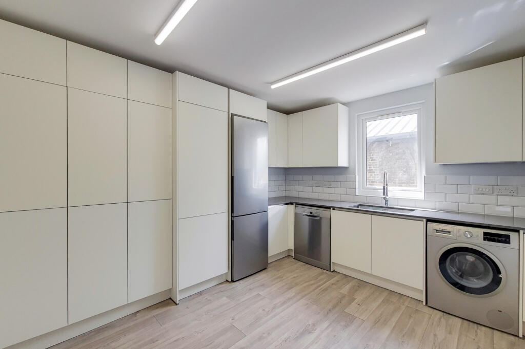 Main image of property: Lordship Lane, London, SE22