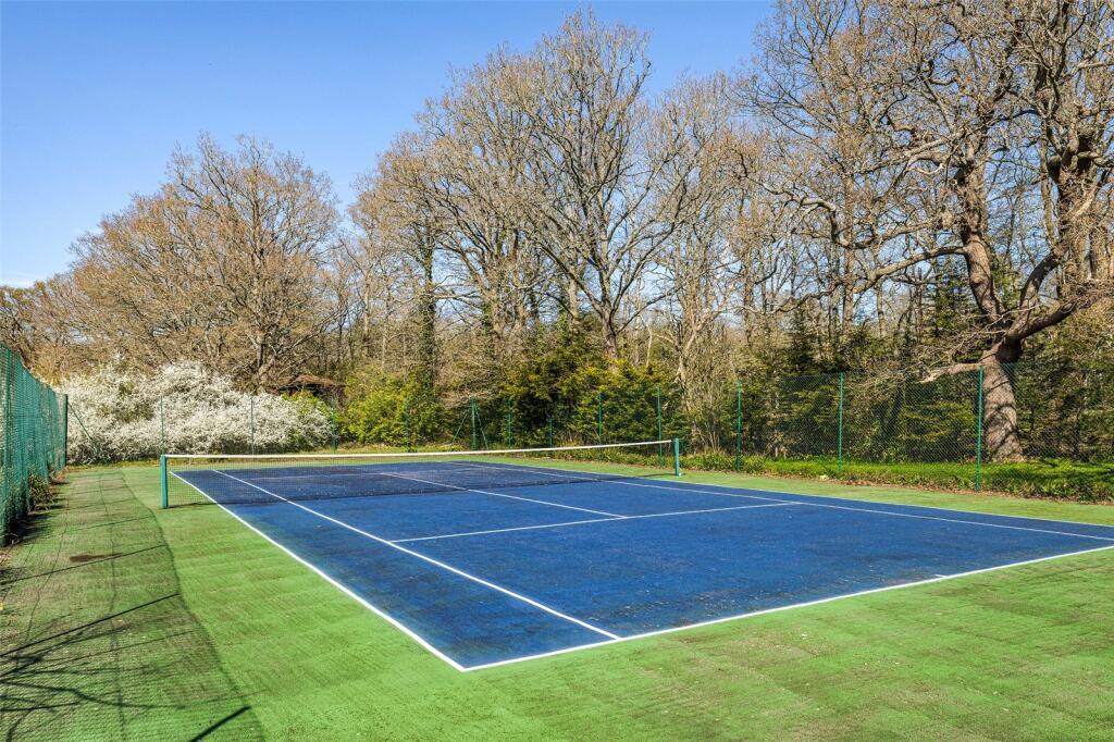 Oxshott Road, Oxshott, KT22 photo 4