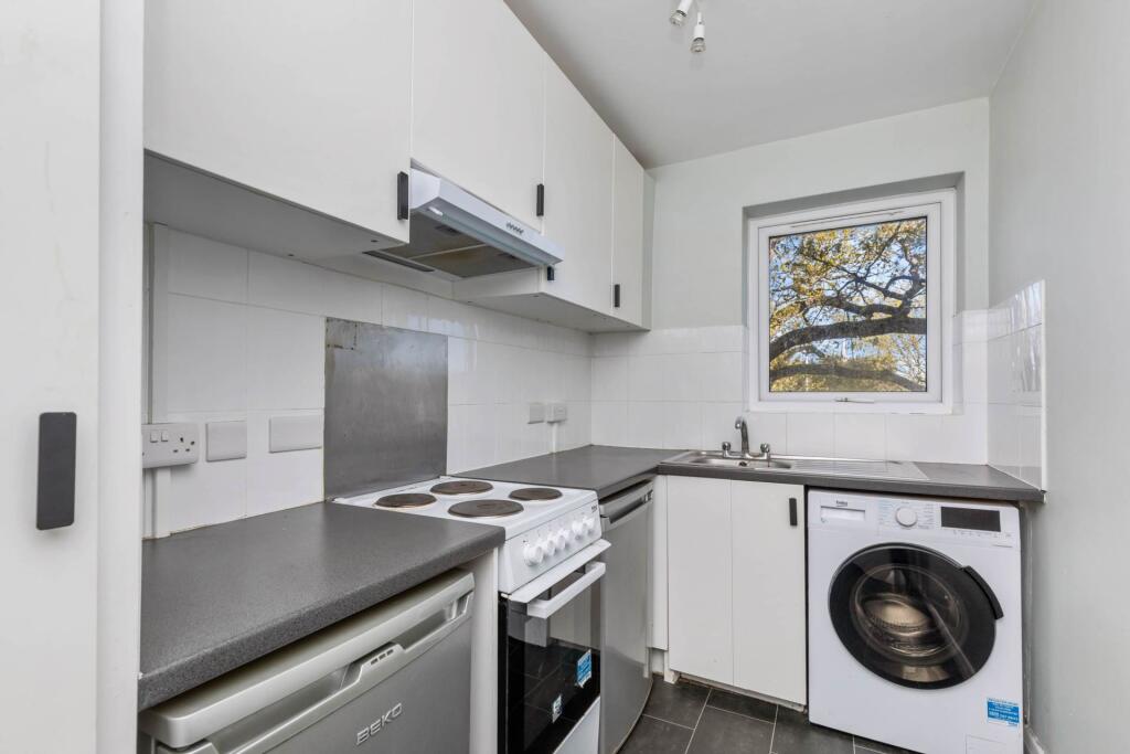 Apartment in Worthing, West Sussex - View 5