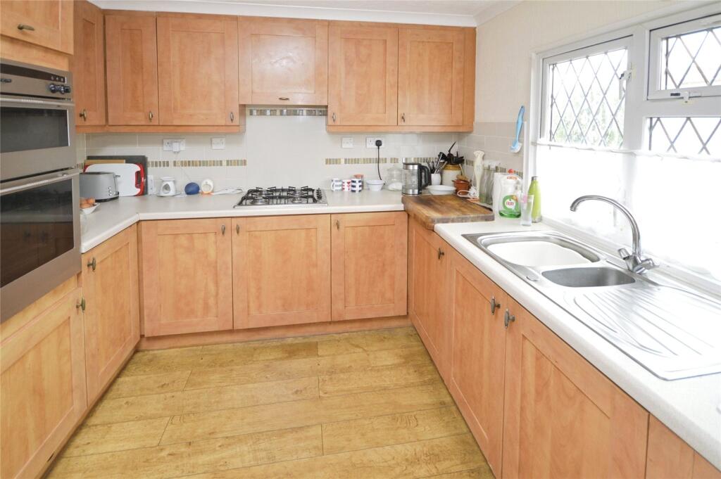 Park End View, Kingsmead Park, Allhallows, Rochester, ME3 photo 5