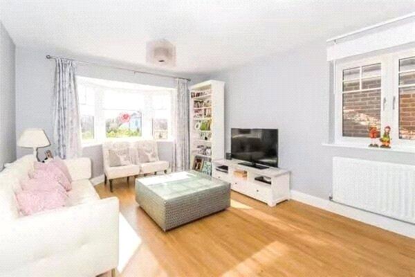 Kingshill Close, Bushey, Hertfordshire, WD23 photo 4