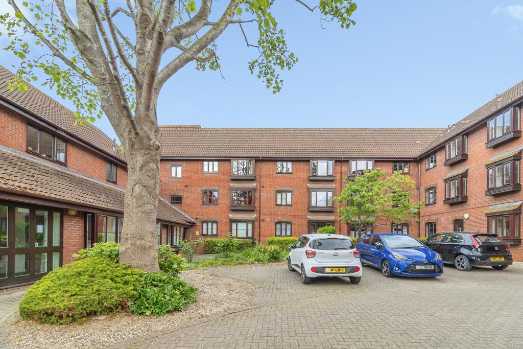 Main image of property: Beaconsfield Road, Aylesbury, HP21