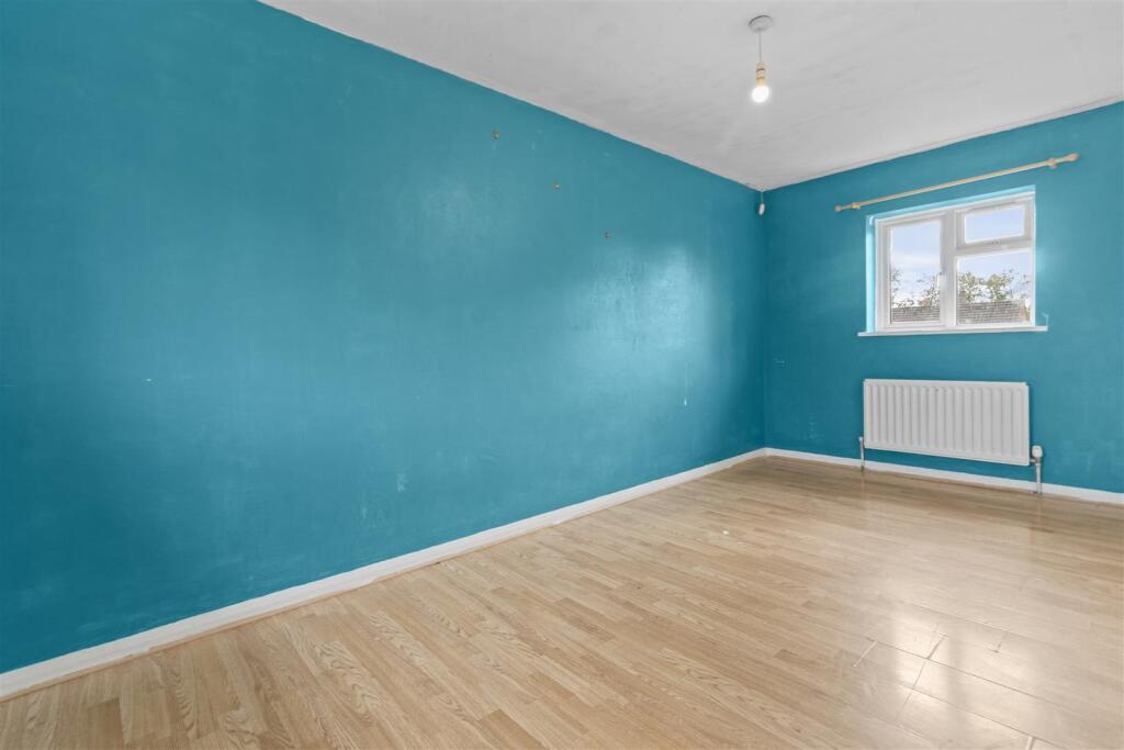 House in Wealden, Hailsham - More
