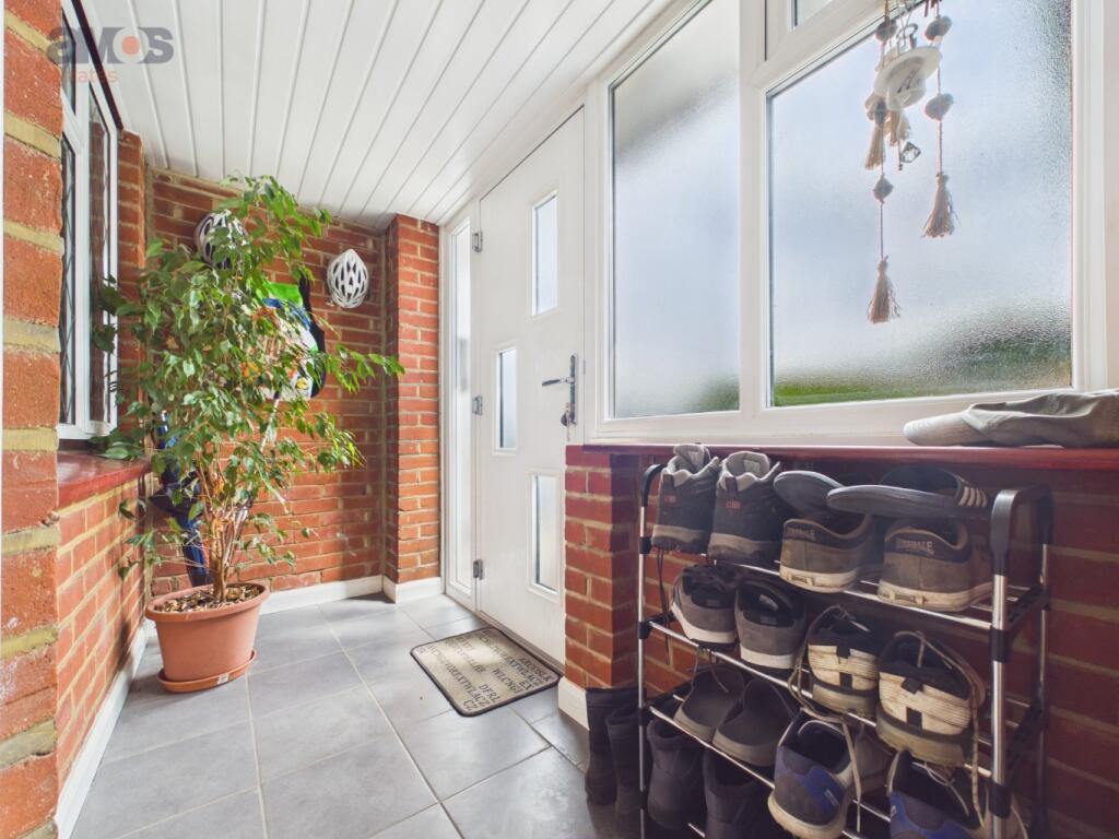 House in Castle Point, Hadleigh - View 4