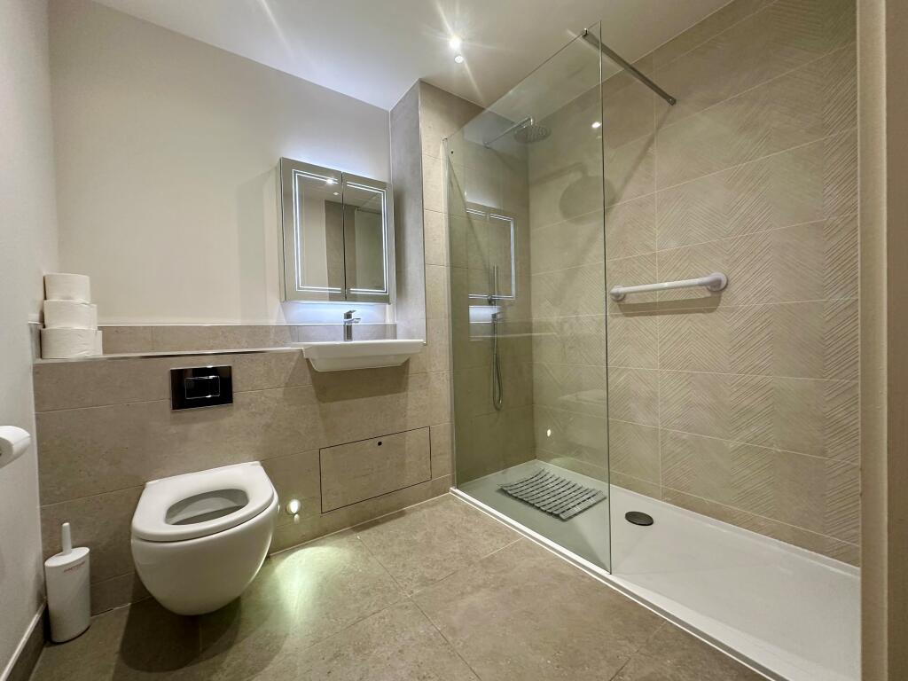 Apartment in Salisbury - More