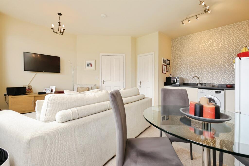 Apartment in Dudley, West Midlands - More