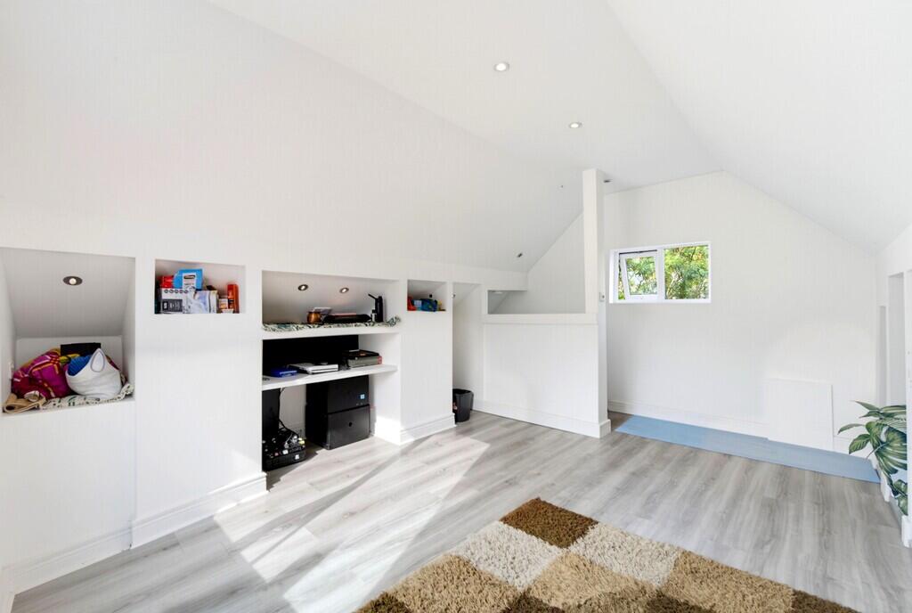 Apartment in Twickenham - View 5