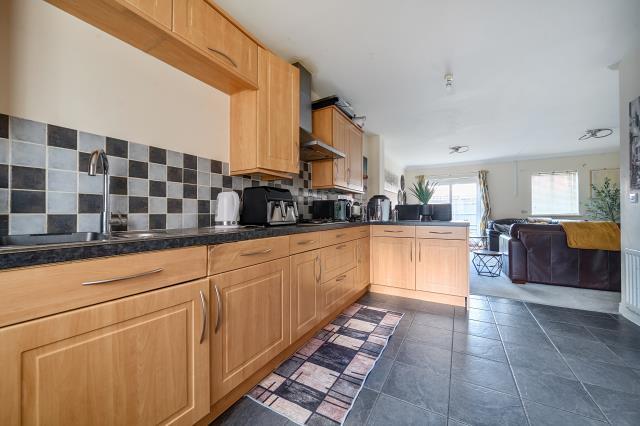 House in Thatcham, West Berkshire - View 3