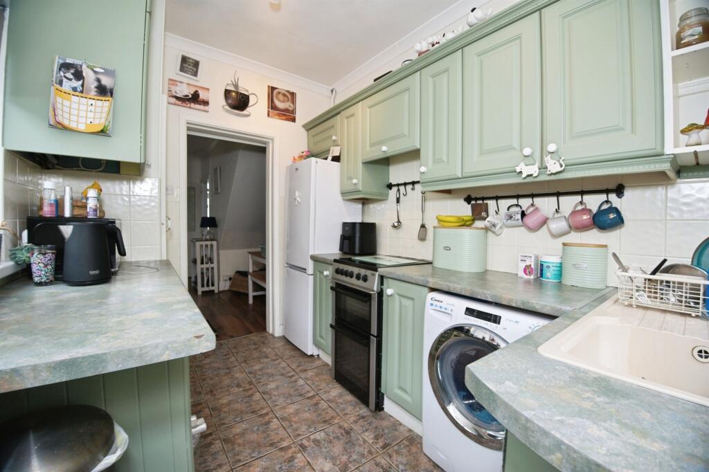 House in Pontypridd, Rhondda Cynon Taf - View 3