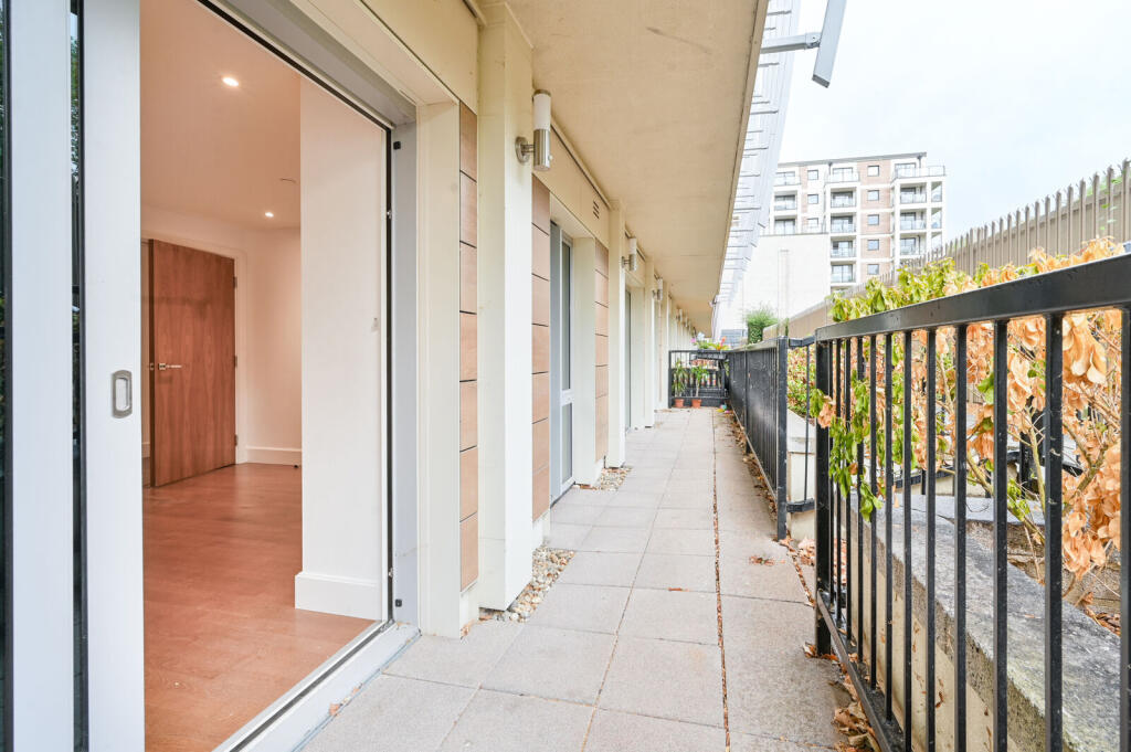Apartment in London, Royal Borough of Kingston upon Thames - View 4