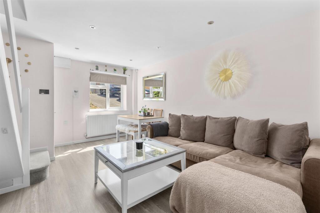 House in Hemel Hempstead - More