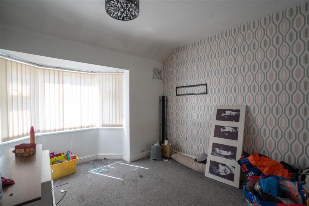 House in Birmingham, West Midlands - More