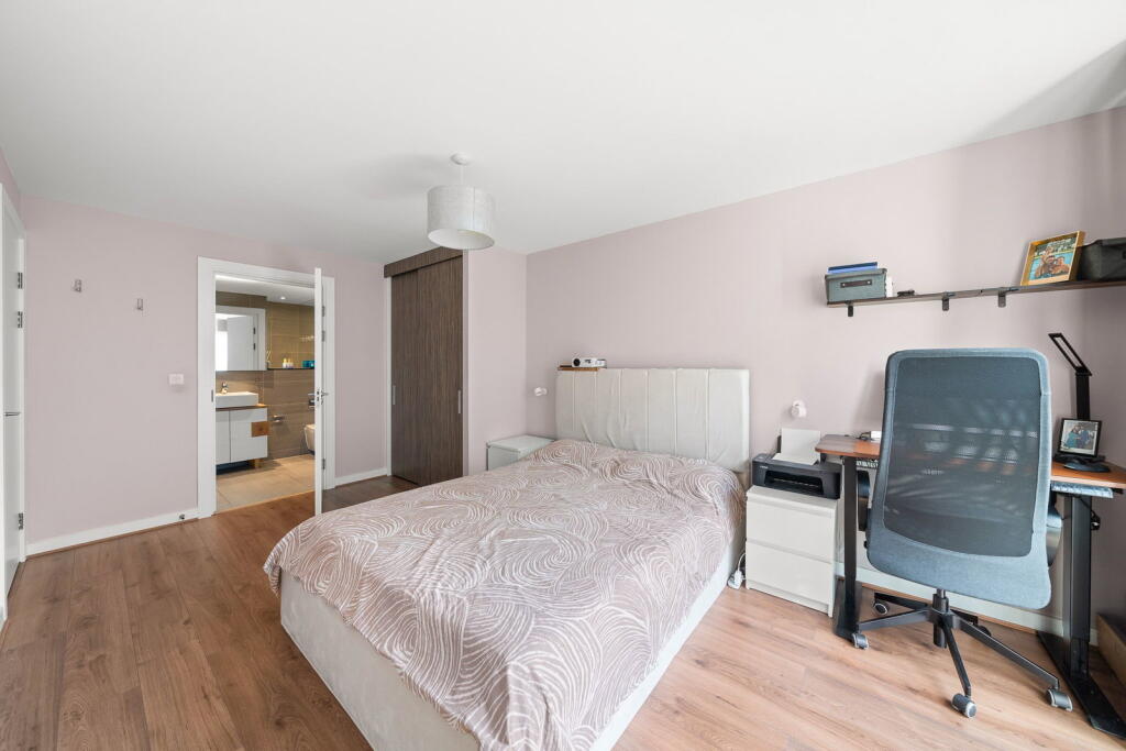 Apartment in London - More