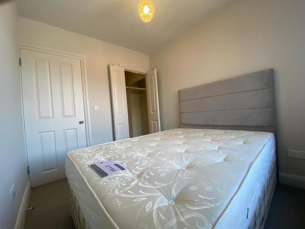 Apartment in Southall - View 4