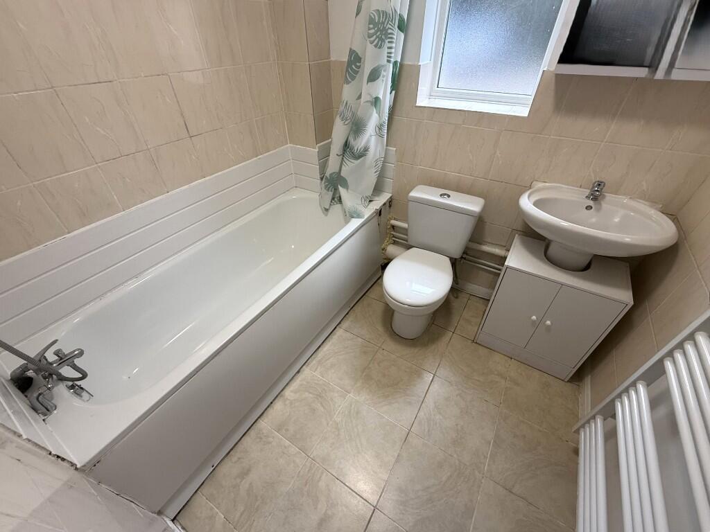 Apartment in Southall - View 5