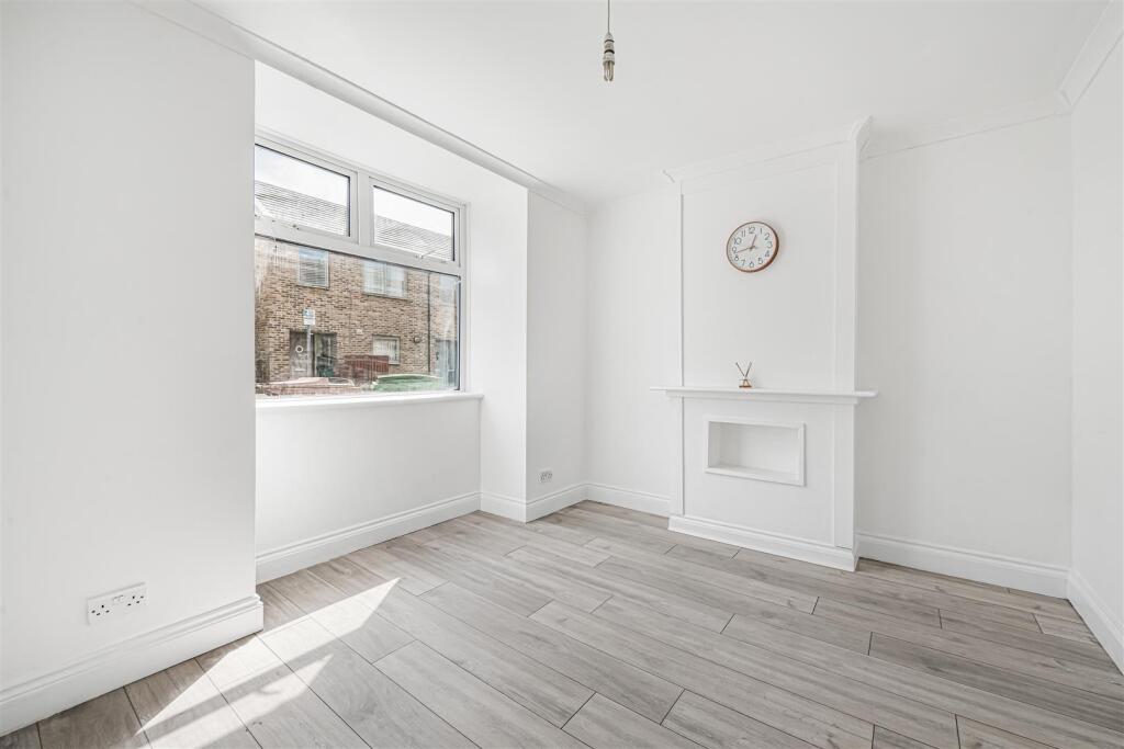 House in London, Benhilton - View 3