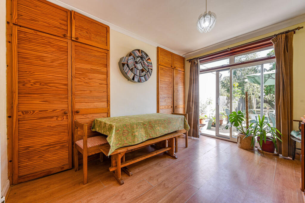 House in Bromley - View 4