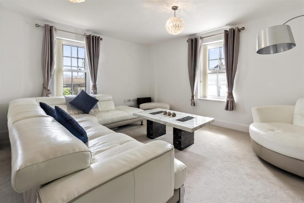 Apartment in Worthing, West Sussex - View 3