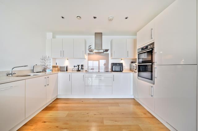 Apartment in Greenham - View 5