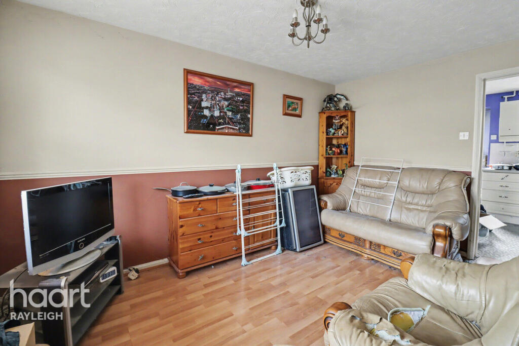 Stirling Close, Rayleigh photo 3