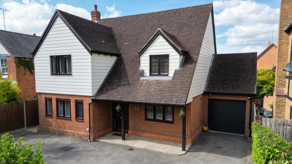 House in Crowthorne, Oakham Park, Wokingham