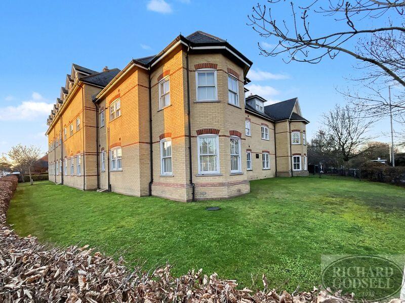2-bed flat on Christchurch, £265,000