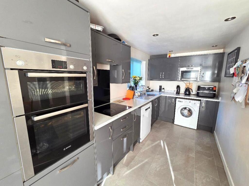House in Bassetlaw, Elkesley - More