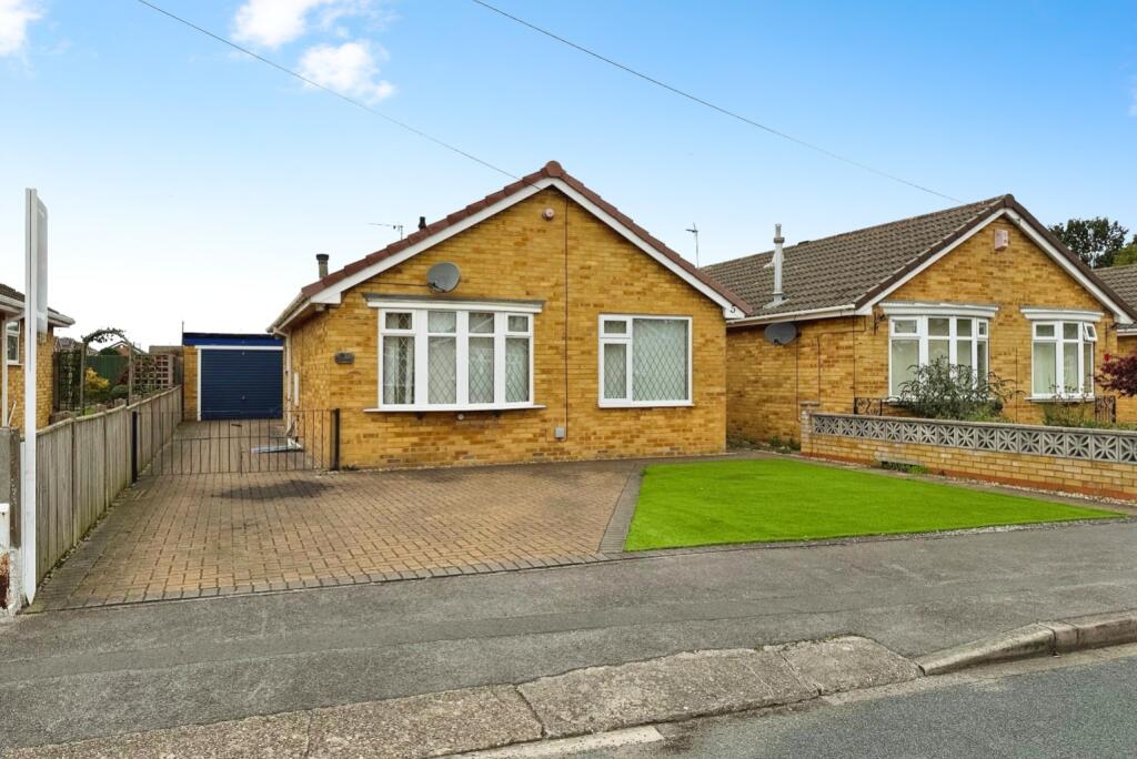 Main image of property: Hollytree Avenue, Hull, HU5 5YB