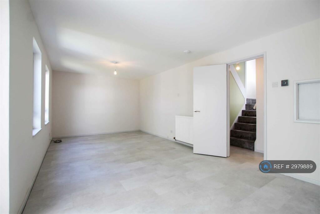 House in Cambridge, Cherry Hinton - More