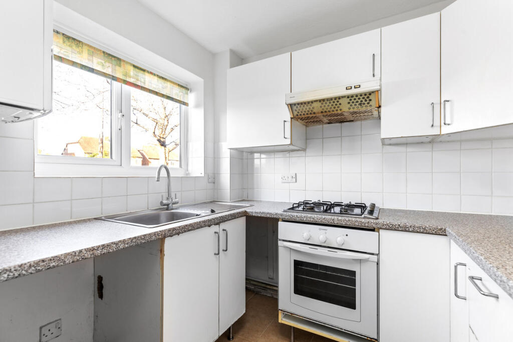 Apartment in Chichester, Fishbourne - View 4
