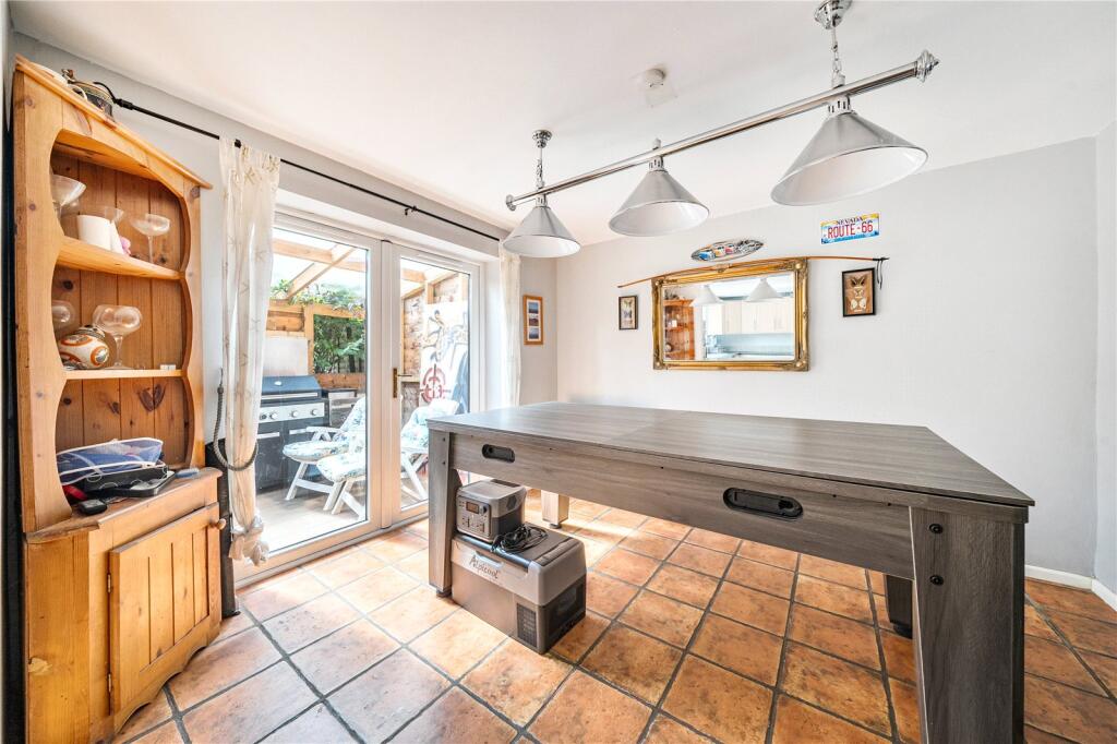 Barn Crescent, Newbury - View 6