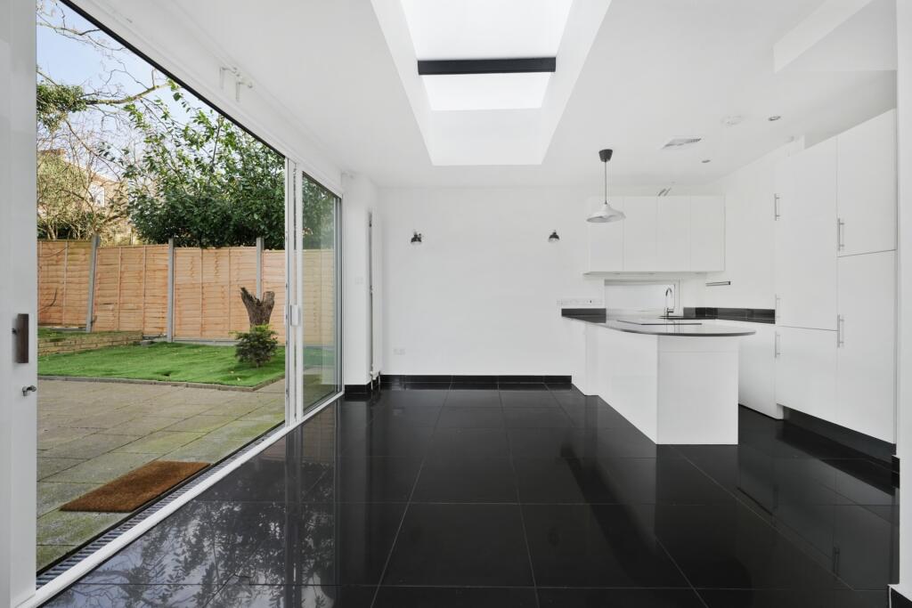 Apartment in London - View 3