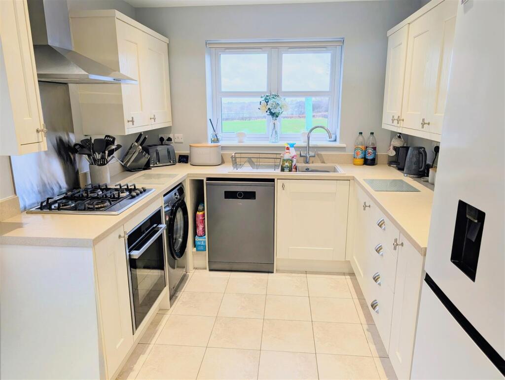 11 Golden Arrow Court, Longden, Shrewsbury, SY5 8FA photo 4