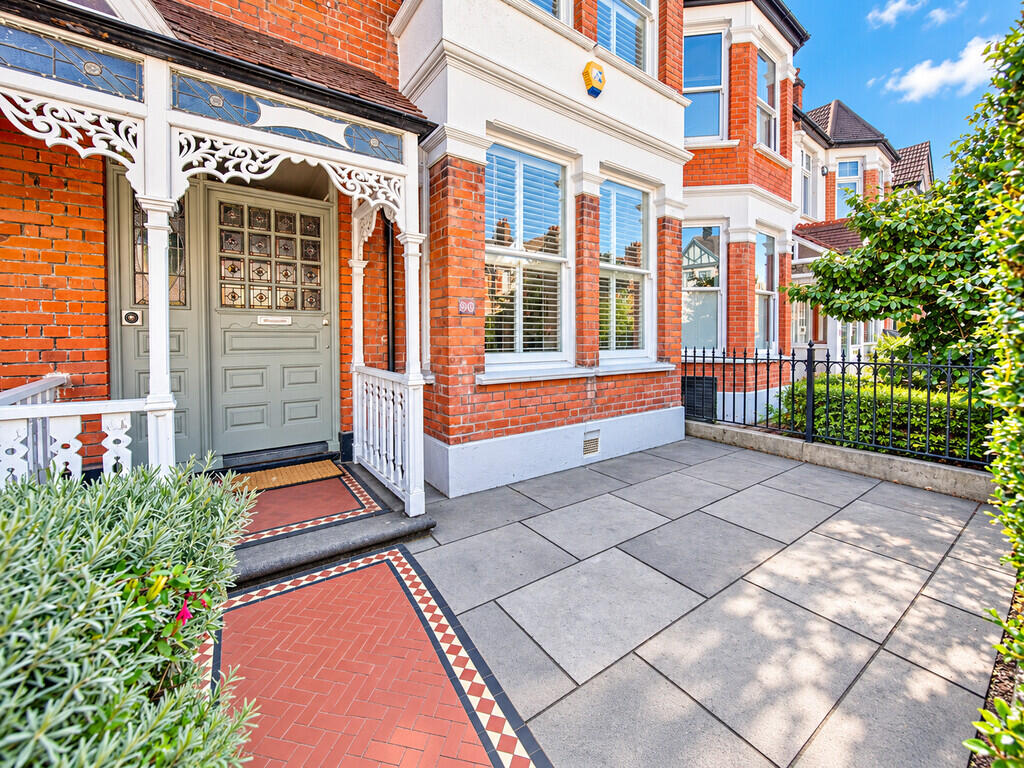 House in London, Aldersbrook, Redbridge - More
