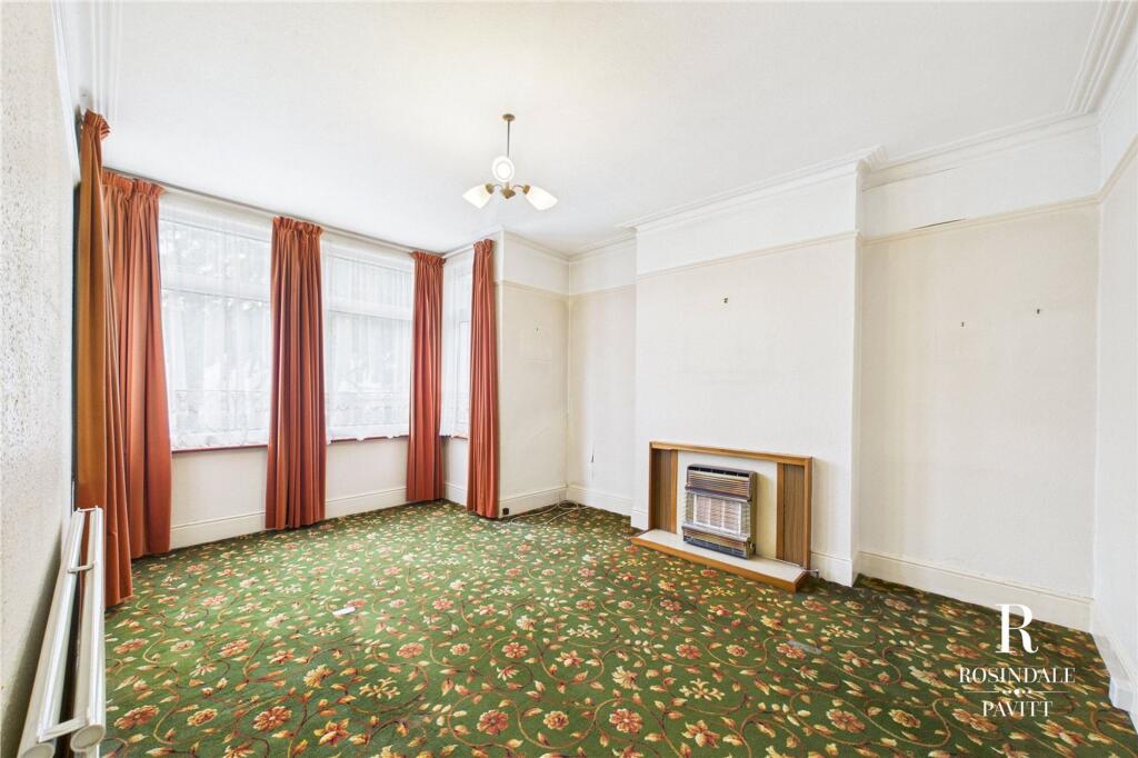 Blenheim Gardens, Wallington, SM6 photo 2