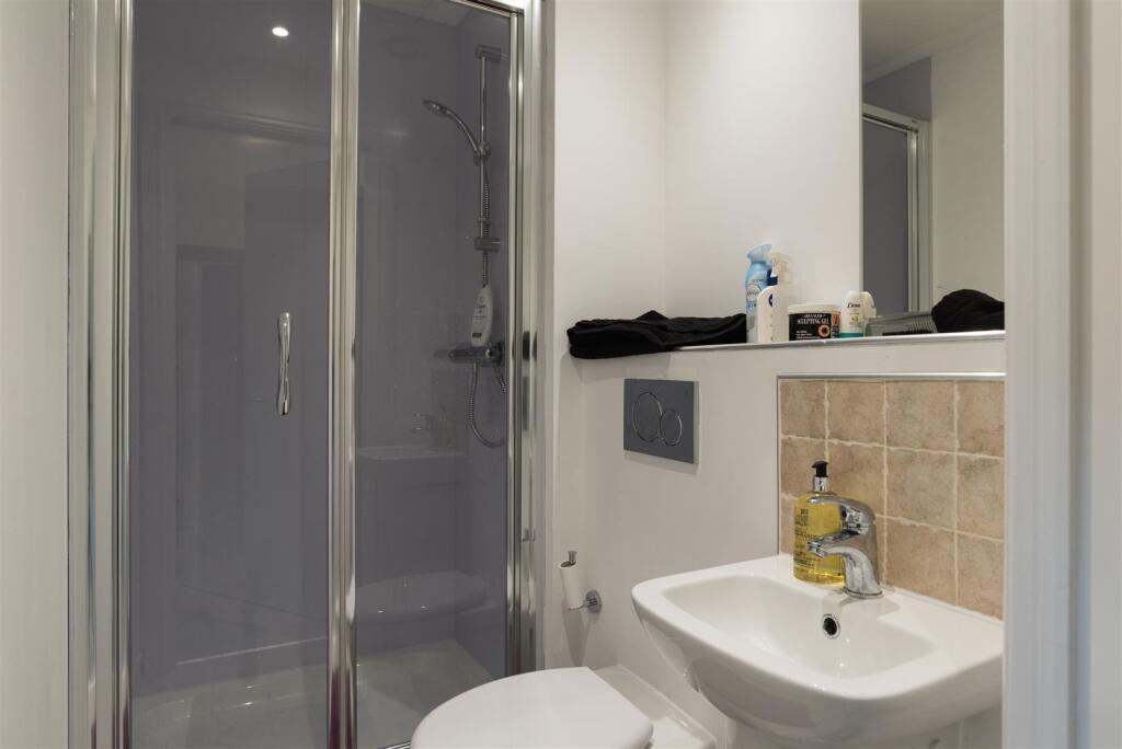 1 bedroom house share for rent