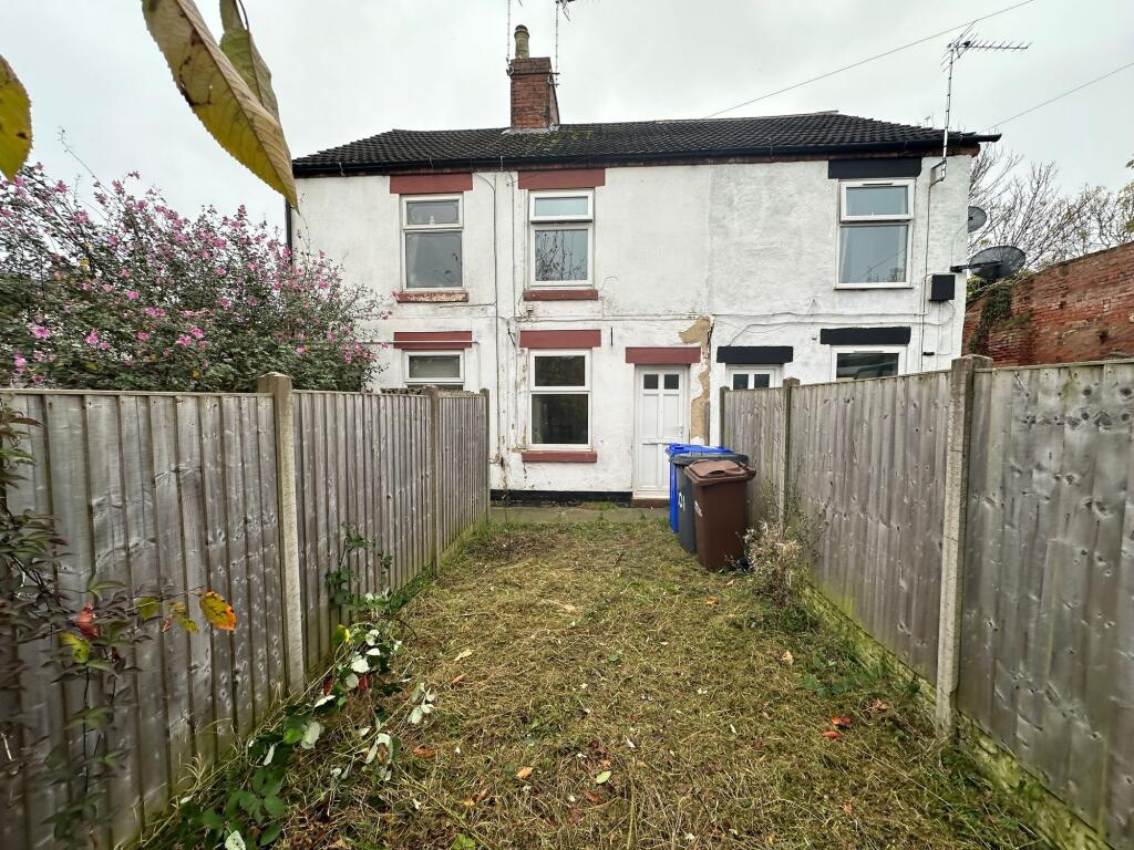 2-bed terraced on Queen Street, Burton-On-Trent, DE14, £90,000