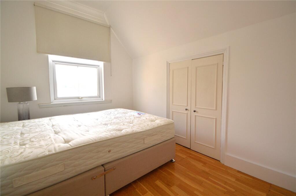 Apartment in Croydon - More