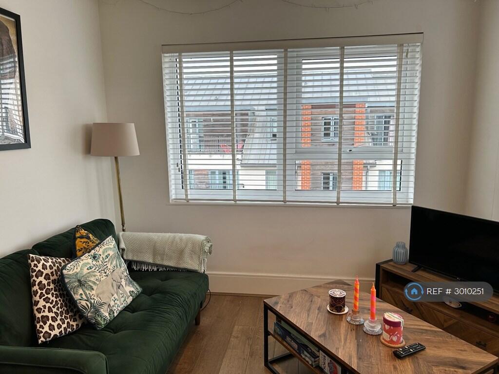Apartment in Stevenage - View 4