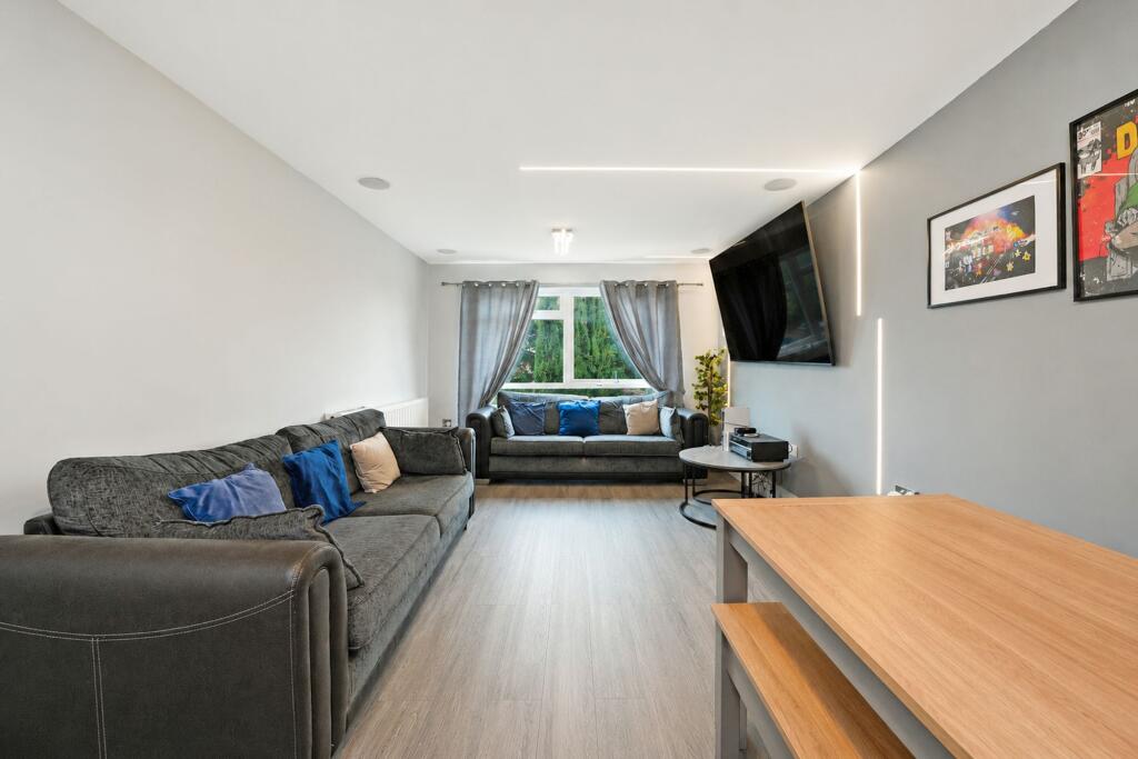 Apartment in Sutton - View 3